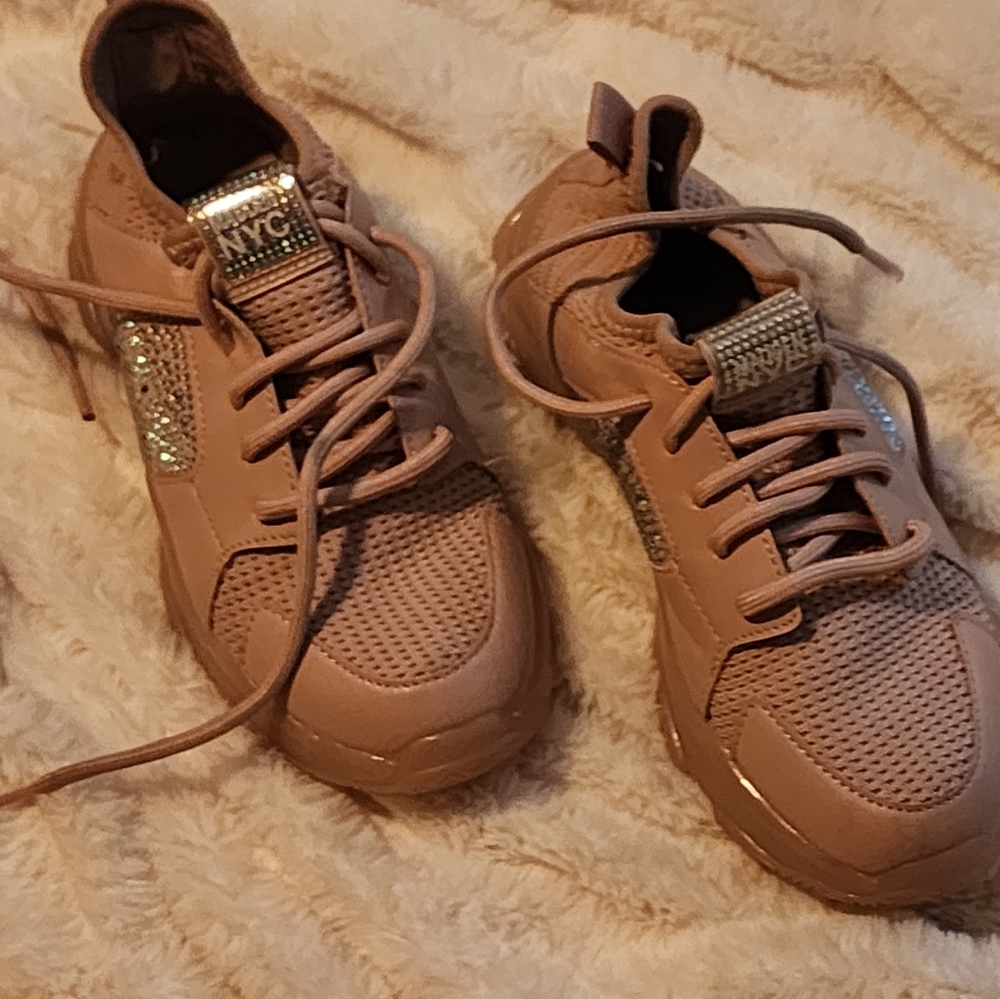 Sneaker - Picture 3 of 3